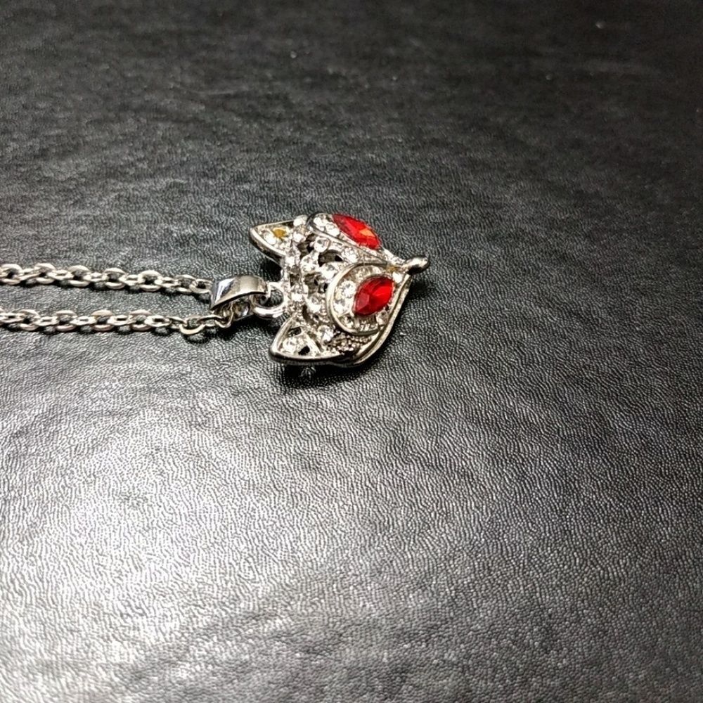 Silver tone fox pendant necklace 20" red rhinestone - Picture 4 of 6